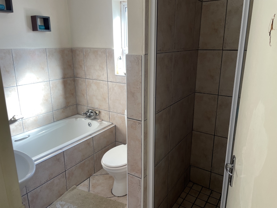 2 Bedroom Property for Sale in De Kuilen Western Cape